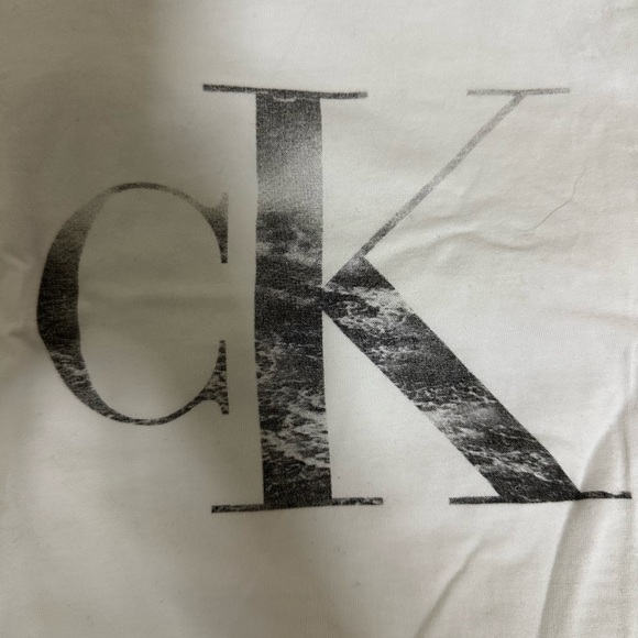 Calvin Klein short sleeve iconic t-shirt with wave logo in white - Picture 3 of 4
